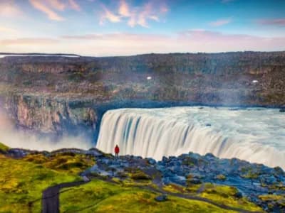 冰島10天深度自然探索之旅 雷克雅未克、藍湖、金環遊、胡薩維克、米湖區、阿克雷里、傑古沙龍冰河湖、大西洋觀鯨之旅【全包價】